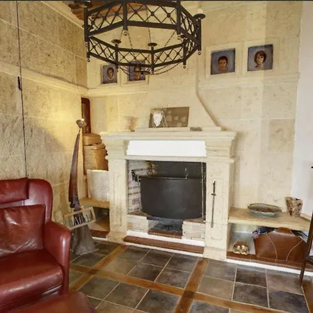 Chateau Cascara Mourésion