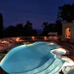 Villa Cascara