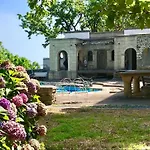 Villa Cascara