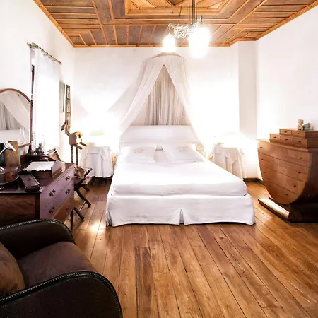 Chateau Cascara Villa *