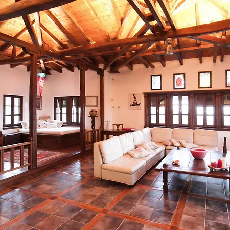 Chateau Cascara Villa *