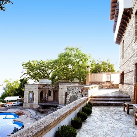 Chateau Cascara * Mourésion